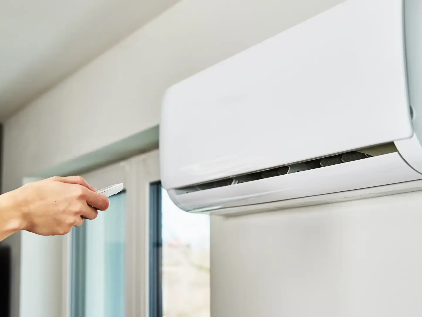 Réglage d'une climatisation murale à l'aide de sa télécommande infrarouge